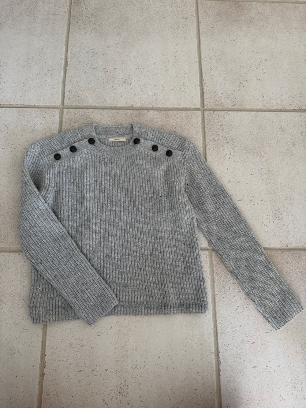 Cozy Ribbed Button-Shoulder Sweater in Light Gray